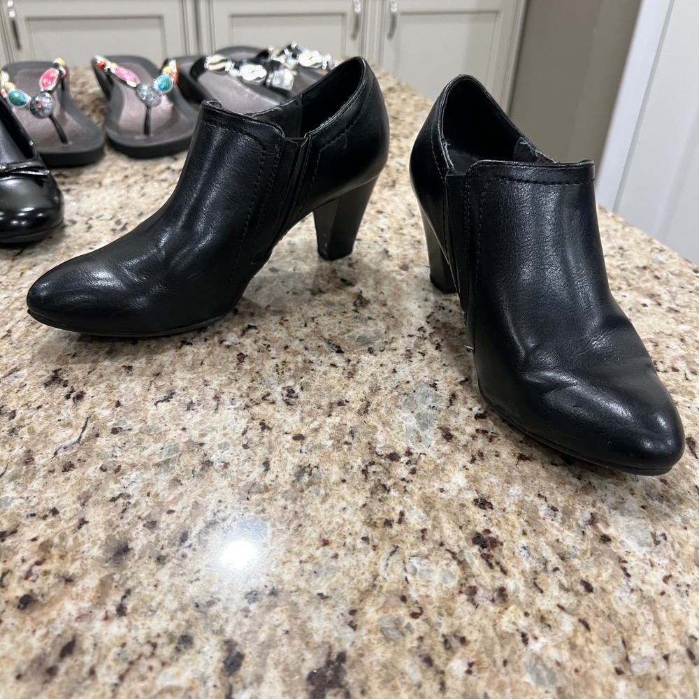 Rialto Womens Black Faux Leather Ankle Boots Side Zip Shooties Almond Toe Heel